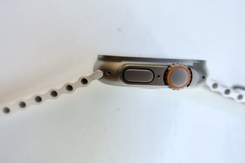 APPLE WATCH ULTRA 1ÈRE GÉNÉRATION A2622 49 MM TITANE ET CÉRAMIQUE GPS LTE AVEC BRACELET SPORT - Photo 4 sur 7
