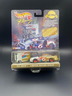 Hot Wheels Racing Pit Crew Limited Edition VALVOLINE #6 Diecast