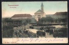 Theresienstadt, Soldaten auf dem Paradeplatz, Ansichtskarte 1906 