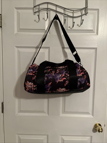 Neu!!! BEBE Sport Reisetasche lila bunt Blumen Sporttasche Arbeitstasche - Bild 9 von 15