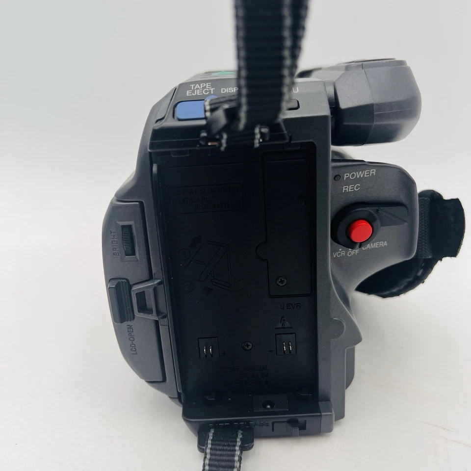 Panasonic PV-L581D Camcorder Palmcorder Palmsight Camera With Battery Charger AC - Image 4 of 4