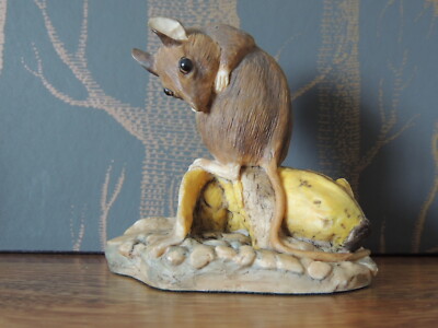 Vintage Skulptur Maus auf Banane von A. Wand, EAE 1979.