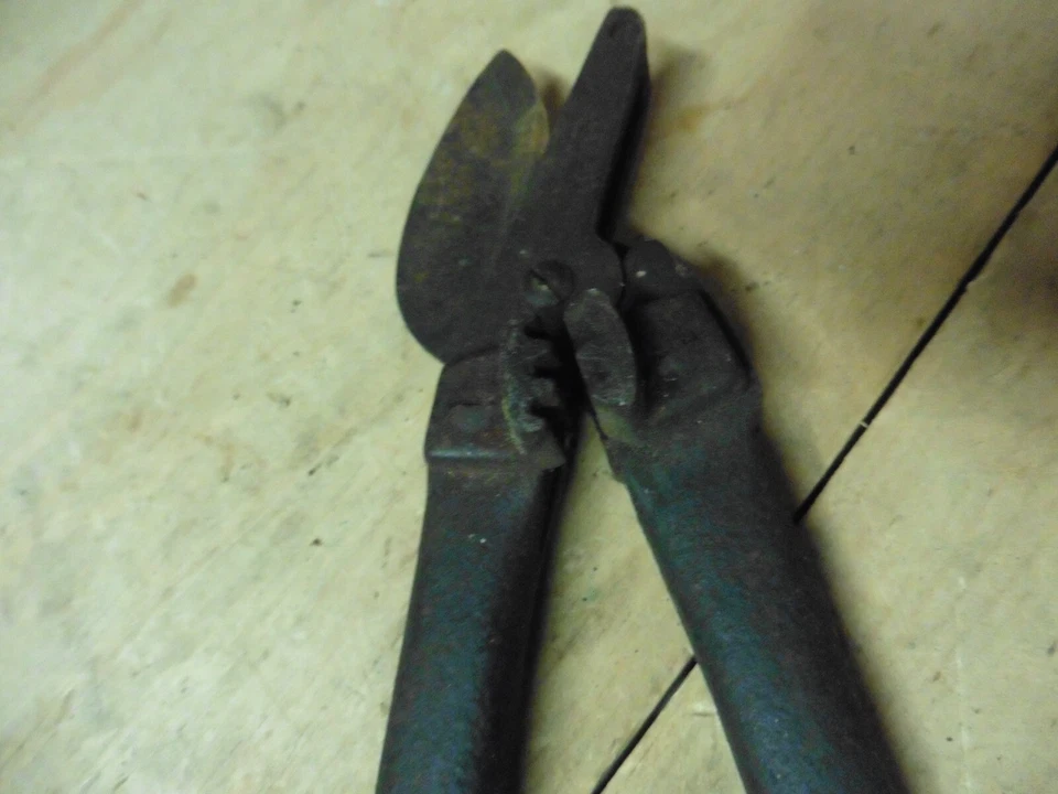 Vintage cast iron primitive tin snips cutters puller rare ?? working - Image 2 of 4
