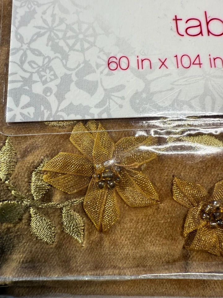 Mantel bordado de terciopelo dorado Target 60X104 oblongo decoración navideña Foto 2 de 4