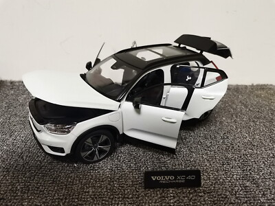 1/18 Scale Volvo XC40 BEV SUV 2022 White Diecast Car Model Toy