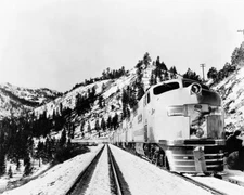 UNION PACIFIC STREAMLINER RAILROAD TRAIN 8x10 GLOSSY PHOTO PRINT