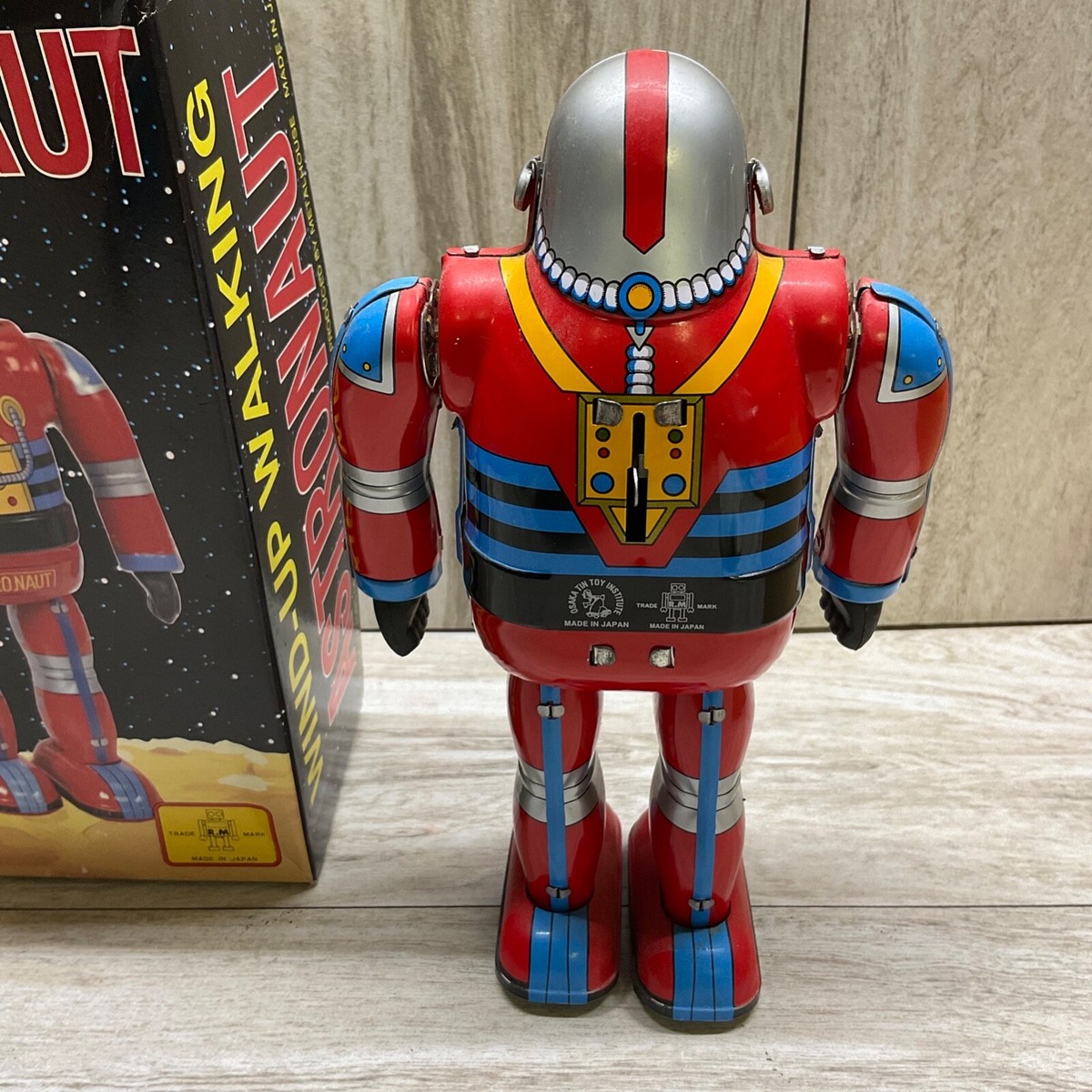 ブリキ玩具ロボット●WIND-UP WALKING ASTRONAUT 2体 ブリキ玩具ロボット○WIND-UP WALKING ASTRONAUT