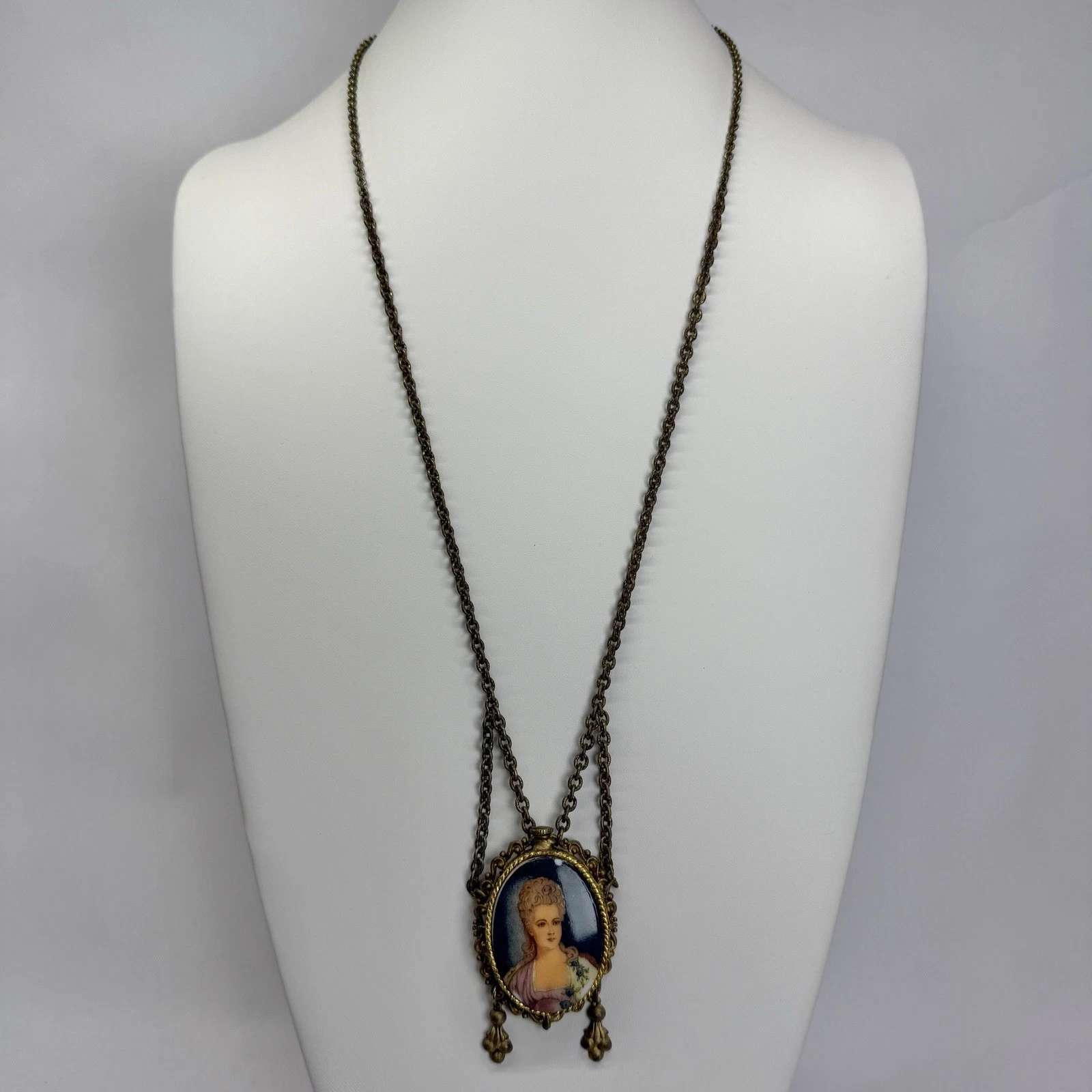Elegant Victorian-Style Cameo Filigree Gold Tone Vintage Necklace Jewelry N262