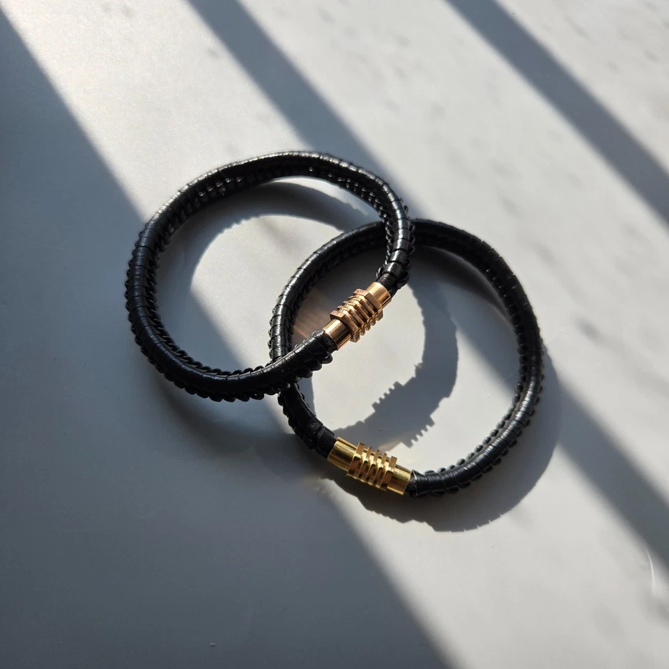 Pulsera de cuero de acero inoxidable de 8 pulgadas con bloqueo magnético Foto 3 de 4