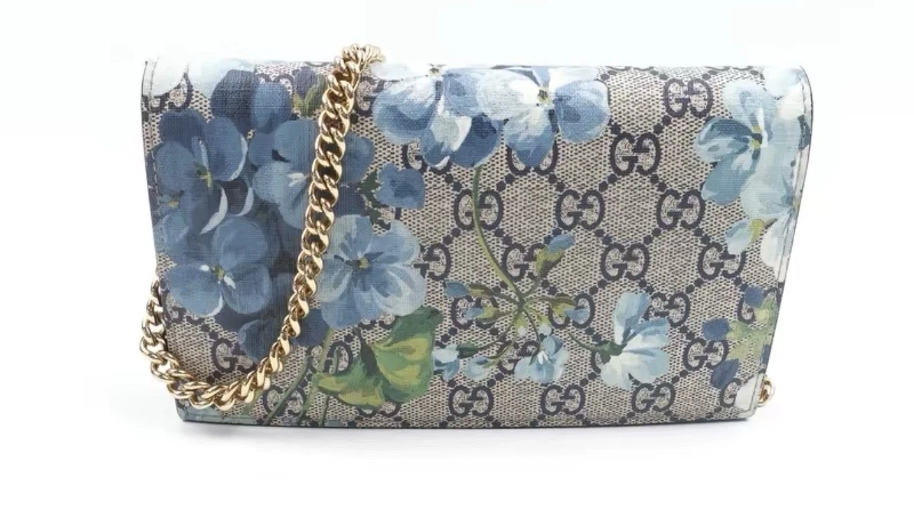 Gucci — Gucci GG Supreme Blooms Shoulder Bag