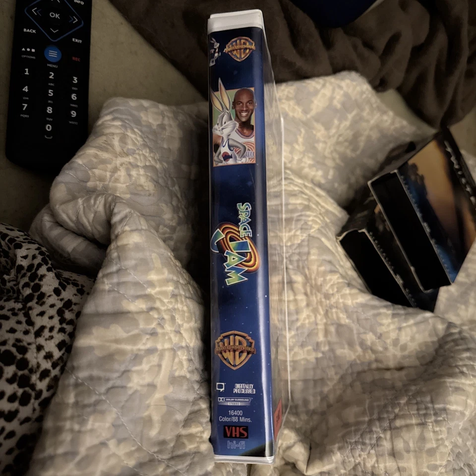 Space Jam VHS Clamshell Michael Jordan Bugs Bunny 1997 - Image 3 of 4