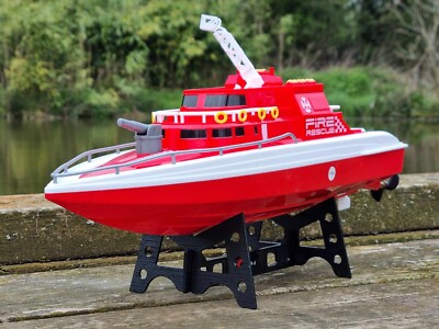 2,4 GHz RC Schnellboot Fernbedienung Hochgeschwindigkeitsboot WASSERSPRAY Feuerwehrmann RC Boot
