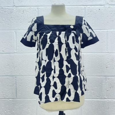 RIVER ISLAND SCHWARZ WEISS SATIN TOP BLUSE KURZARM WIRBELDRUCK FALTE UK 10