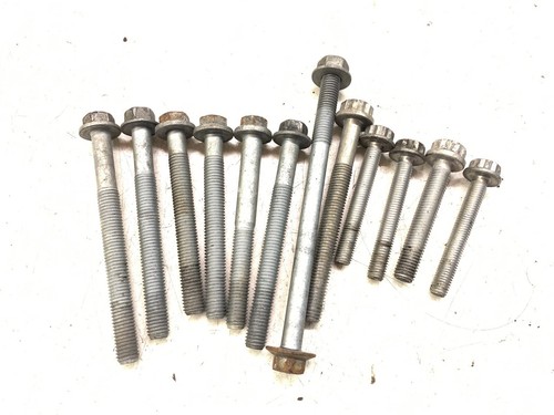 Audi RS4 B7 4.2L V8 diverse Schrauben Motor Getriebe Bolzen S4