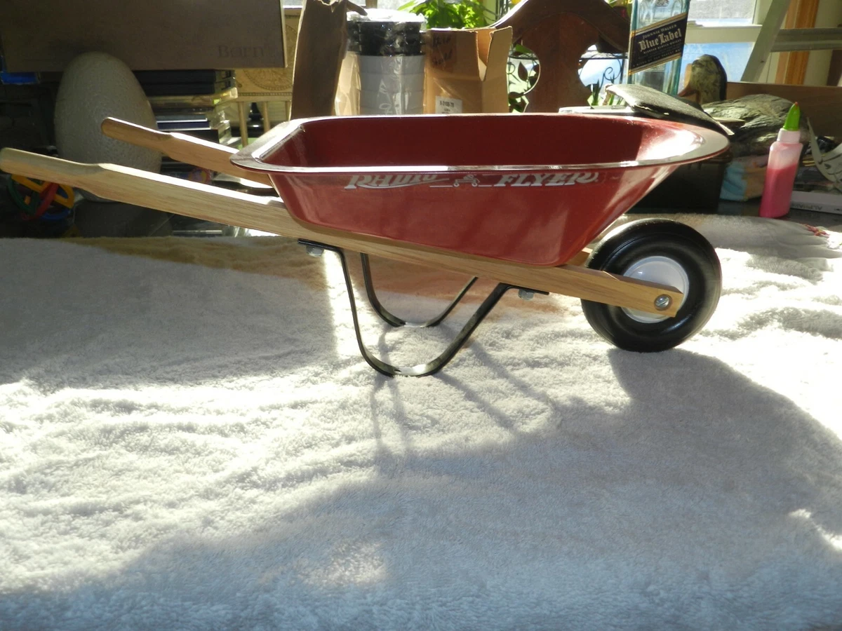 Radio flyer wheelbarrow new arrivals