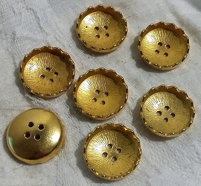 Bouton De Mercerie Ancien - Doré, En Métal Moulé, Référence 3067, Occasion