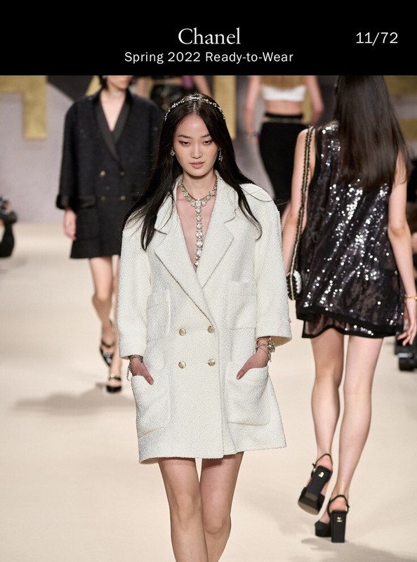 Chanel 22s White Tweed Jacket 34 NWT and receipt 