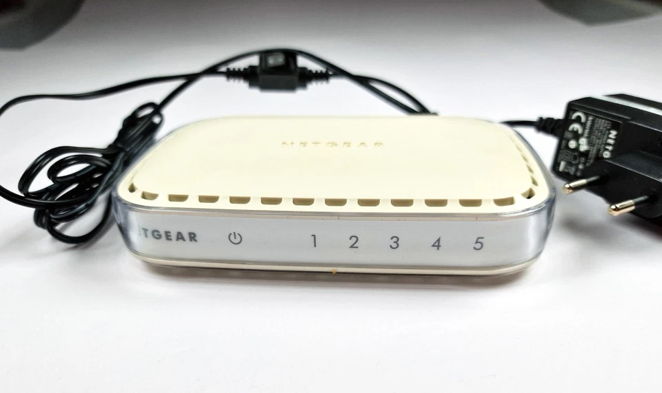 Netgear FS605 v3 5-Port Switch (10/100 Mbps) - Zuverlässig Technisch Einwandfrei - Bild 2 von 4