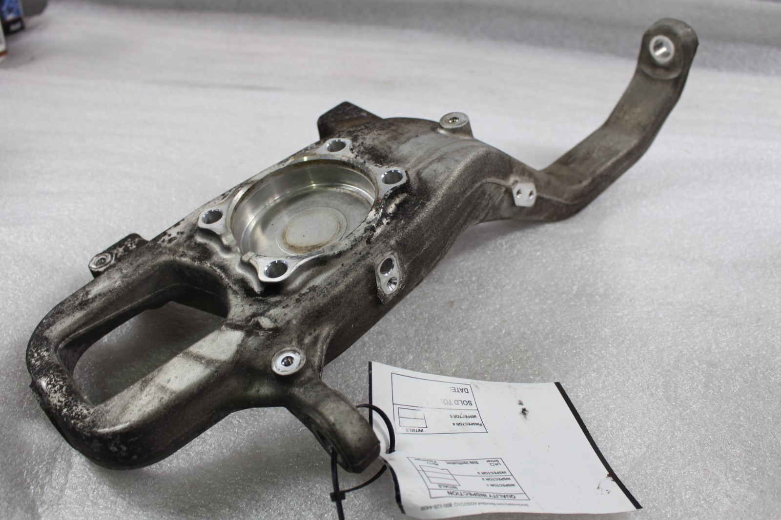 Maserati Quattroporte FRONT+LEFT Steering knuckle P/N 670001899
