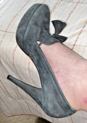 Abel Munoz Gray Suede Platform High Heels Size US 8.5 M.