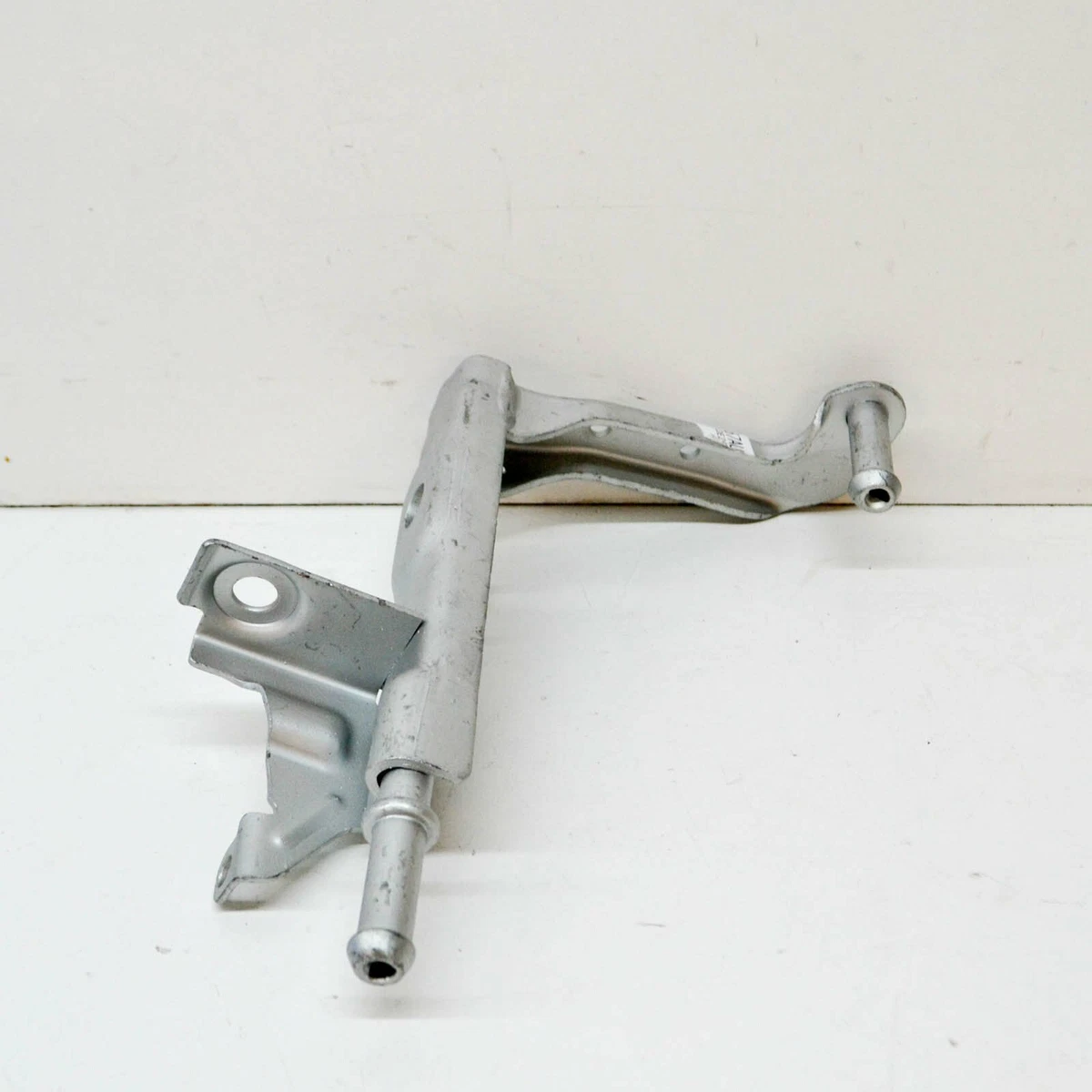 NEW MERCEDES-BENZ C W205 REAR RIGHT EXHAUST PIPE BRACKET 