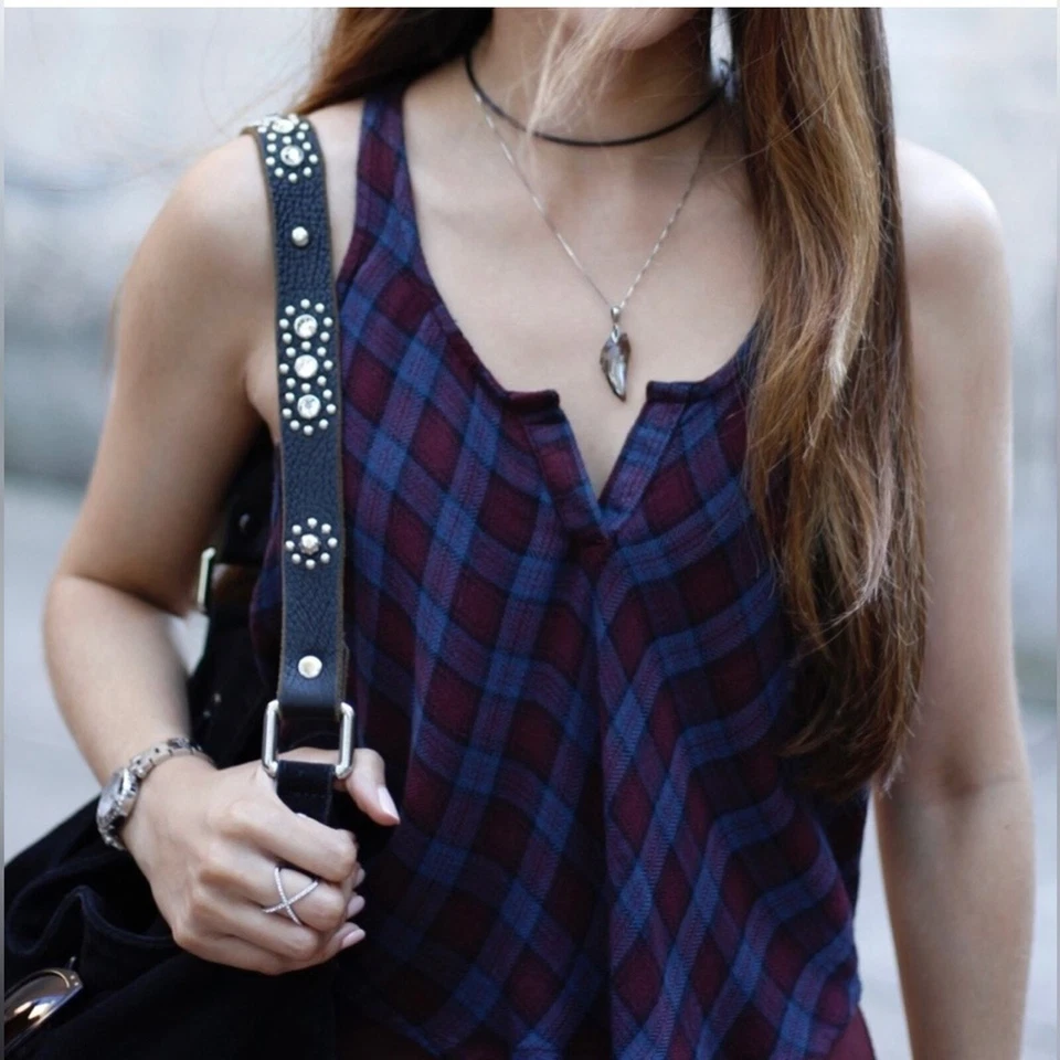 Bolso Tylie Malibu Negro Gamuza Cubo Cordón Adornado Correa Foto 2 de 4