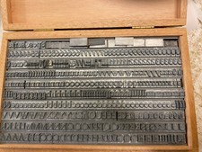 Buchbinder Heiß Prägeschrift zum prägen, die Buchstaben sind kein Blei. anschaun