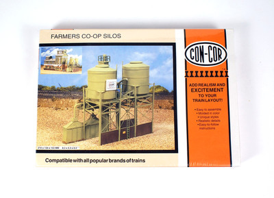 Con Cor HO Scale Farmers CO-OP Silos Building Kit # 9067, Brand New Sealed Box
