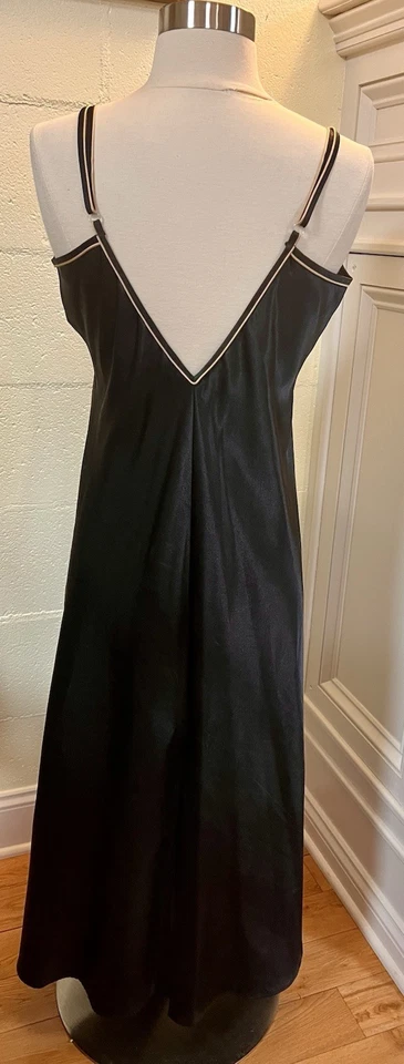 Vtg Jones New York Women's Embroidered Floral Bkack Satin Nightgown Size M - Image 4 of 4