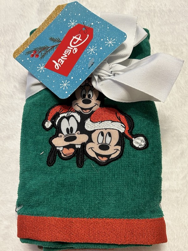 Disney Holiday Towels Set of 2