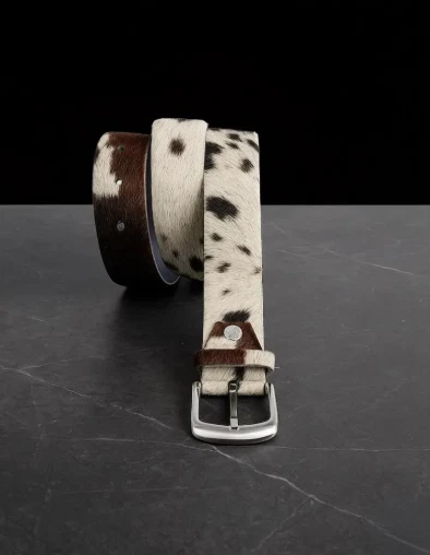 Cinturón de cuero de vaca con estampado de vaca hecho a mano con hebilla de acero estilo occidental. Foto 3 de 3