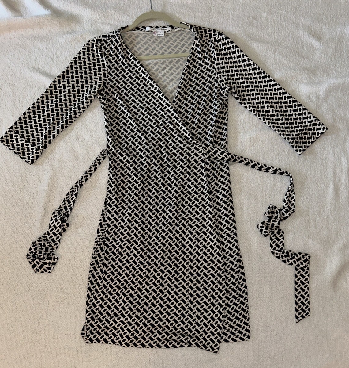 DIANE von FURSTENBERG - 未使用　DIANE von FURSTENBERG  silkシャツ　ハート柄 DVF Diane Von Furstenberg Tina heart-pattern Shirt | Black