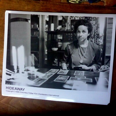 1995 HIDE AWAY  OFFICIAL PRESS KIT PHOTO 8X10  COLUMBIA