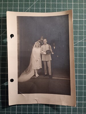 BX25 schönes Foto um 1920 Hochzeit Ausgang Kirche Uniform