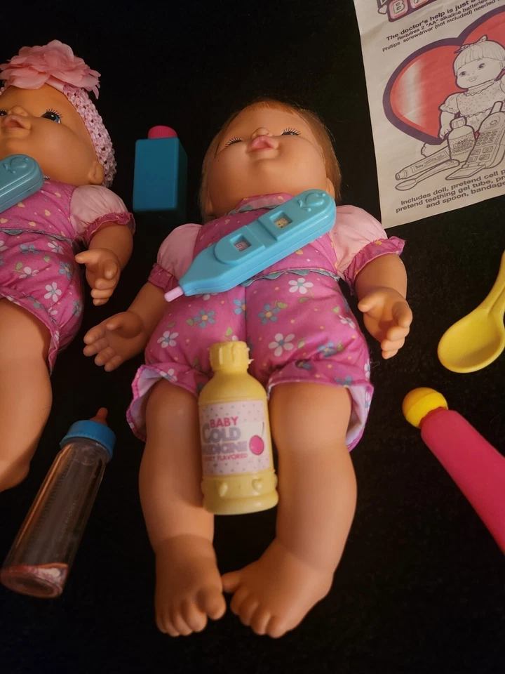 RARO! MUÑECAS BEBÉ HASBRO DIAL-A-DOCTOR 1997 gemelas ¡Enormes! Lote Mixto ACCESORIOS Foto 3 de 4