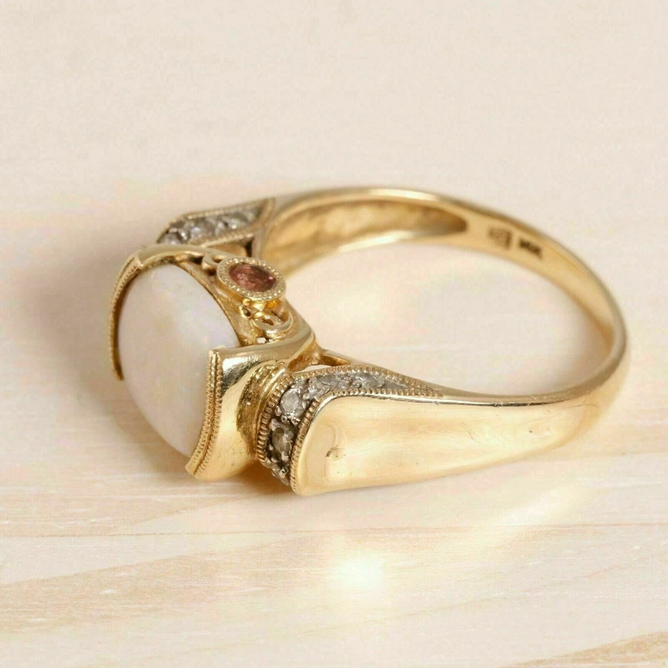 Anillo solitario de 2,50 quilates con acabado de oro amarillo de 14 quilates ópalo de fuego/diamante corte ovalado Foto 2 de 4