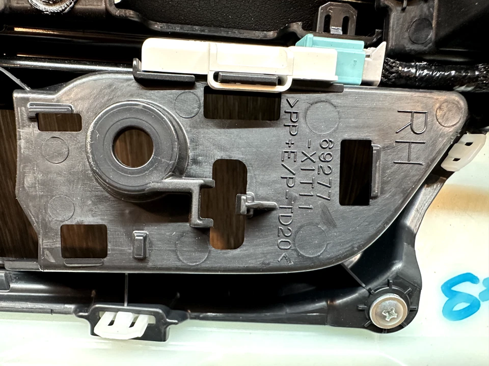 2021 - 2023 丰田 VENZA 前右手门板组件 原始设备制造商 — 第 3/4 张图片