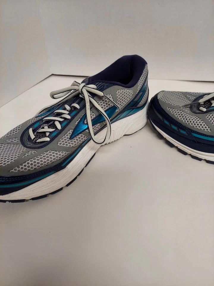 Ladies Brooks Sneaker Size 11 Med. - Image 3 of 4