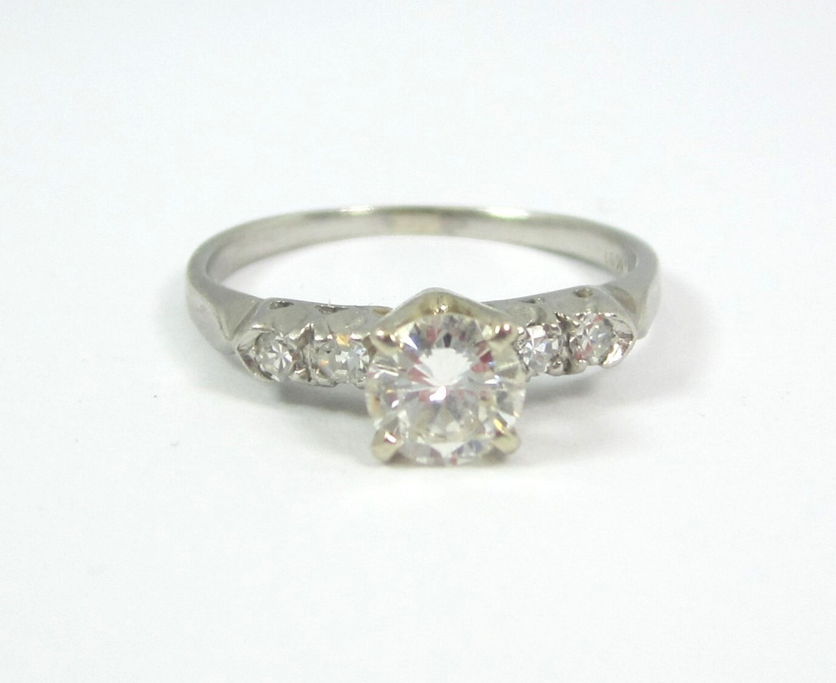 PLATINUM DIAMOND SOLITAIRE RING W/ DIAMOND ACCENTS