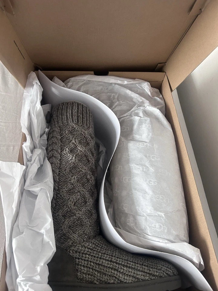 Girl's Boots UGG Kids Classic Cardi Cabled Knit (Little Kid/Big Kid) - Image 3 of 3