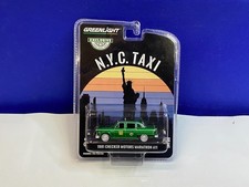 GREENLIGHT 1/64 HOBBY EXCLUSIVE NYC TAXI 1981 CHECKER MOTORS MARATHON A11 CHASE