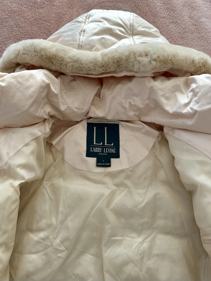 Chaqueta acolchada de plumón Larry Levine para mujer - talla L - marfil con ribete de piel Rex real. Foto 3 de 4