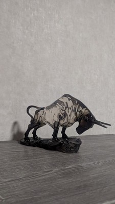 Premium limited Schwarz/Klare Bullenstatue