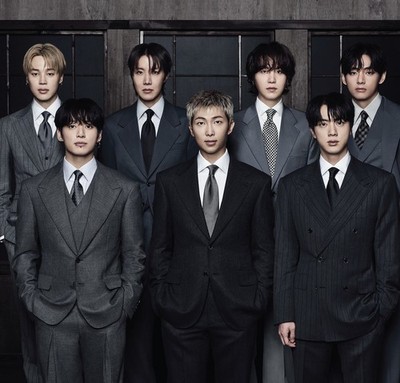 BTS 5th Album [ARIRANG] Deluxe Vinyl B&W Ver LP+Book+P.Card+Poster