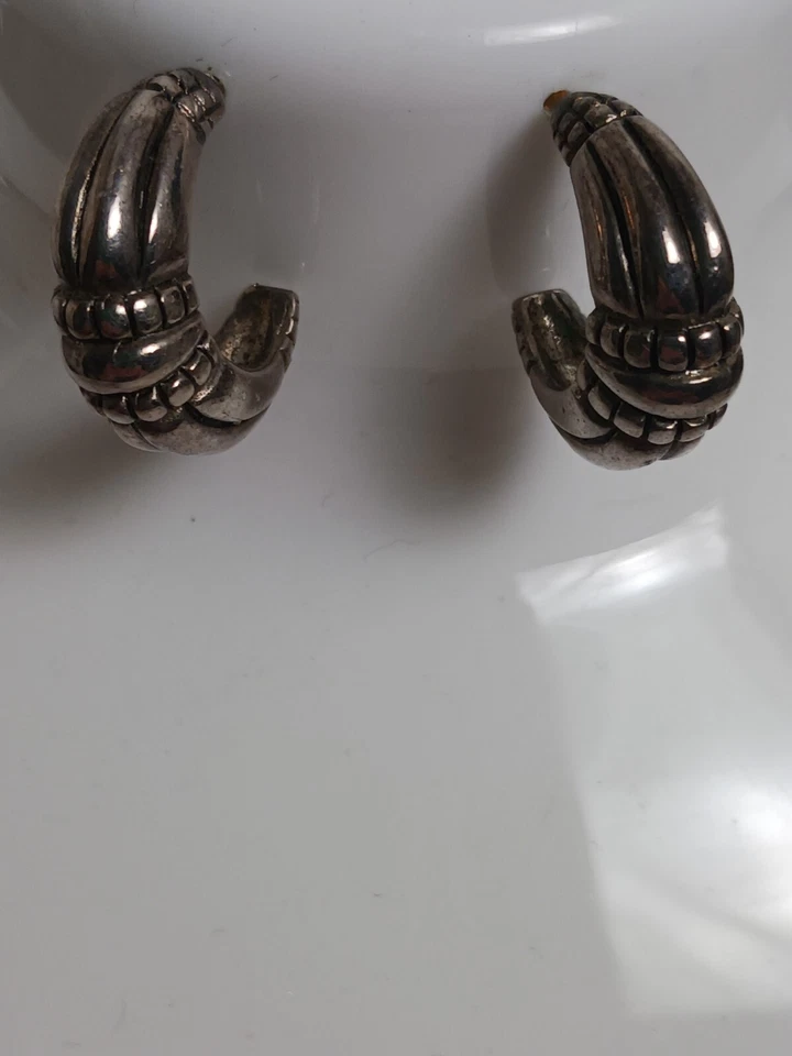 СЕРЬГИ PREMIER DESIGN LA VISTA ПОСЕРЕБРЕННЫЕ HUGGIE HOOP POSTS - Изображение 2 из 4