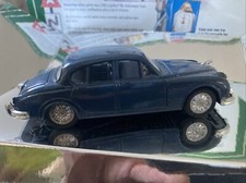 CORGI CLASSIC MODELS JAGUAR MARK II SALOON DARK BLUE C700/1