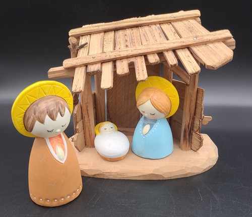 Authentic ANRI Stable with Vintage Korean Ferrándiz-style Figures Nativity Scene