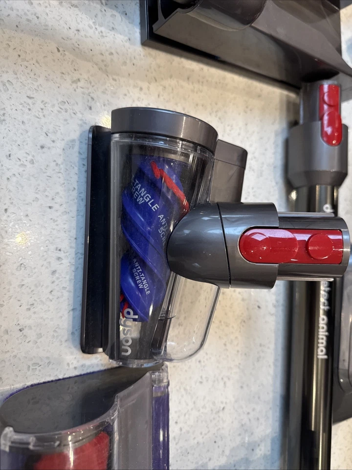 Dyson V15 Detect Animal Cordless Vacuum Cleaner Animal IMMACULATE COND - POST - Image 3 of 4