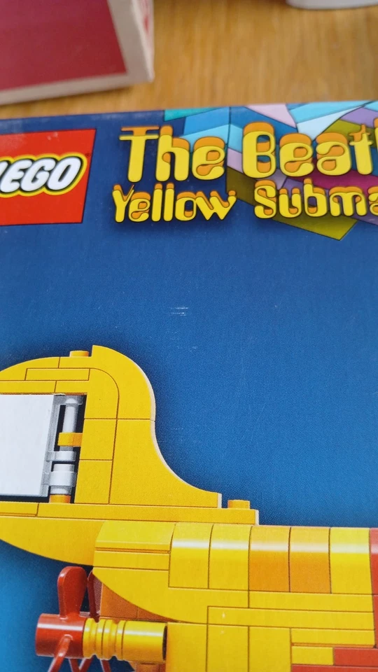 LEGO Ideas 21306 The Beatles Yellow Submarine, photo 2 of 5