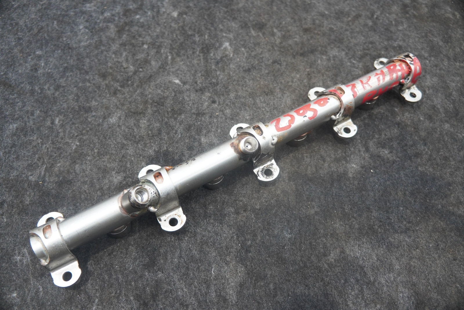 Right Engine High Pressure Fuel Rail Injection Pipe 0P2133316A Lamborghini Urus
